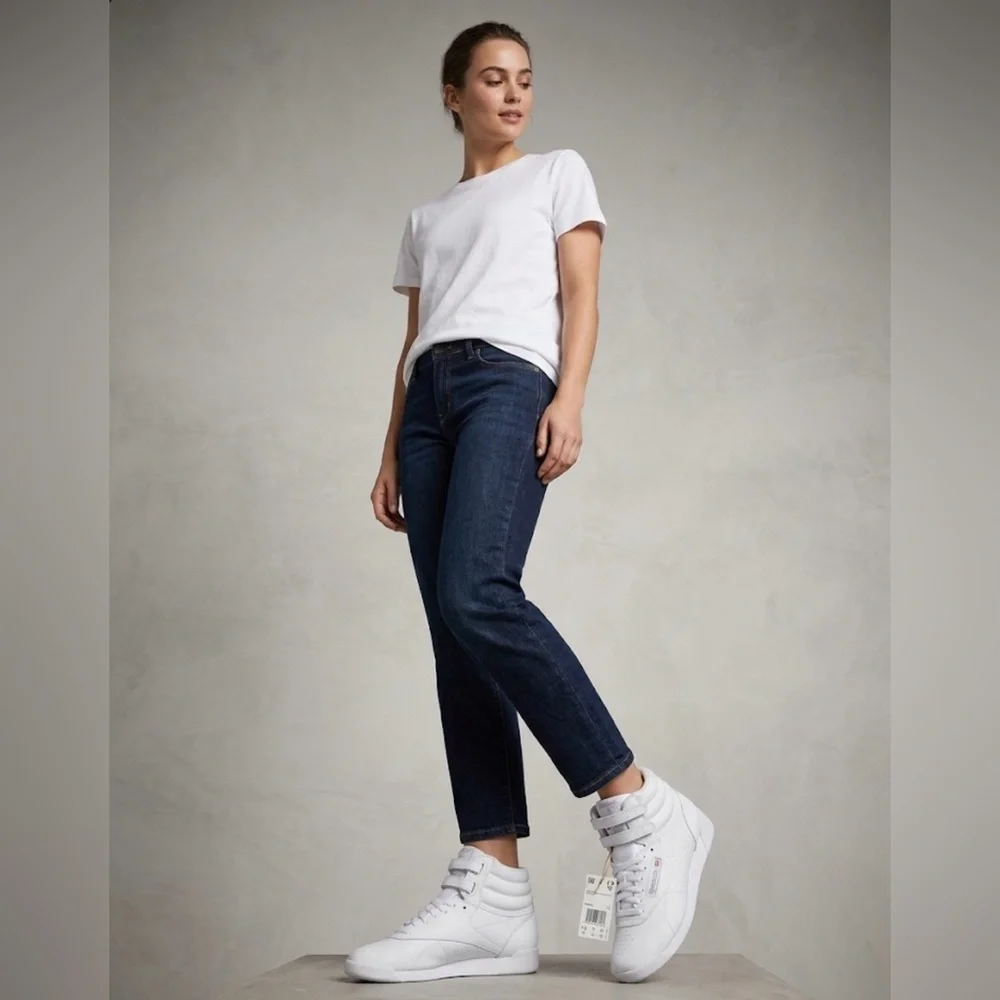 Reebok size 6 fits women’s size 7.5